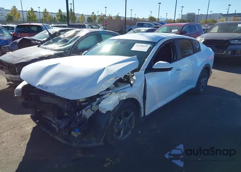 2025 Kia K4 Lxs z USA, uszkodzony, nr VIN 3KPFT4DE6SE058896